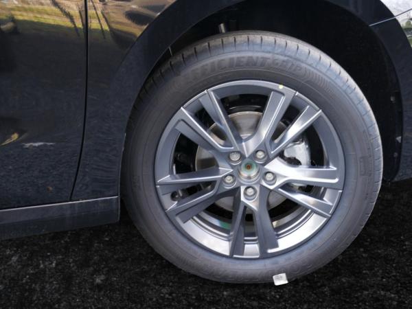 Skoda Fabia 1.0 TSI Tour KLIMA PDC SHZ KAMERA LED *979*