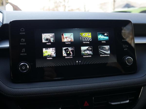 Skoda Fabia 1.0 TSI Tour KLIMA PDC SHZ KAMERA LED *979*