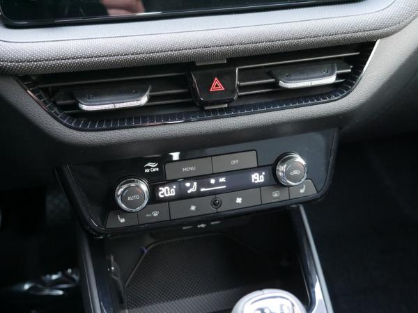 Skoda Fabia 1.0 TSI Tour KLIMA PDC SHZ KAMERA LED *979*