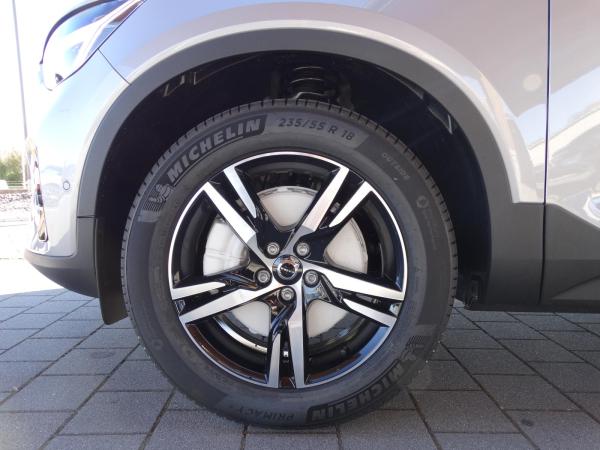 Volvo XC40 B4 Plus Dark