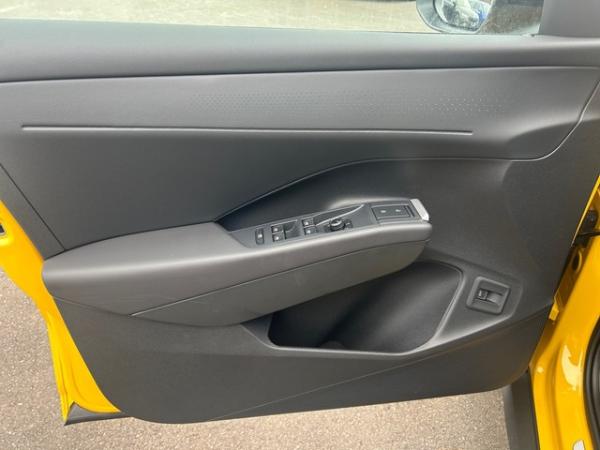 Volkswagen T-Roc 1.5 eTSI DSG R-Line AHK+PANO+DCC+LEDER+20"