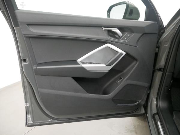 Audi Q3 35 TFSI S tro. advanced LED AHK virt. Cock.