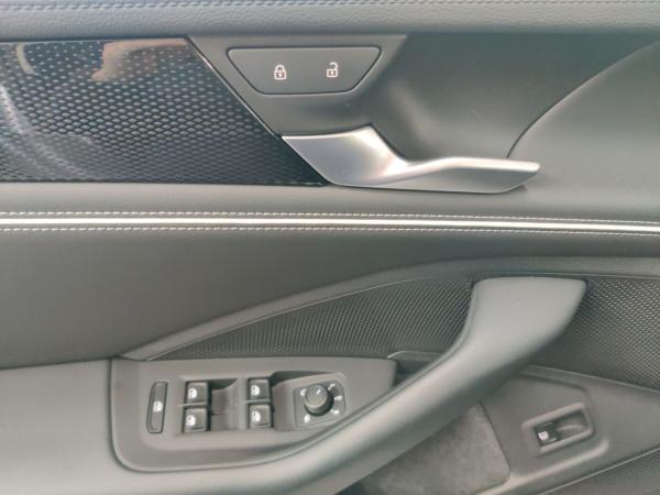 Volkswagen Passat Variant Business 1.5 eHybrid AHK/HuD/Navi