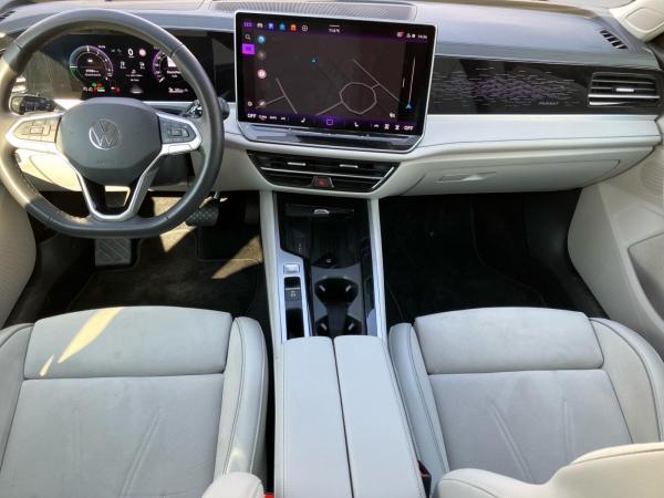 Volkswagen Passat Variant ELEGANCE 1.5TSI DSG HYBRID NP.72T ACC.5J-G.AHK.AREA-VIEW.NAVI+VC.HUD