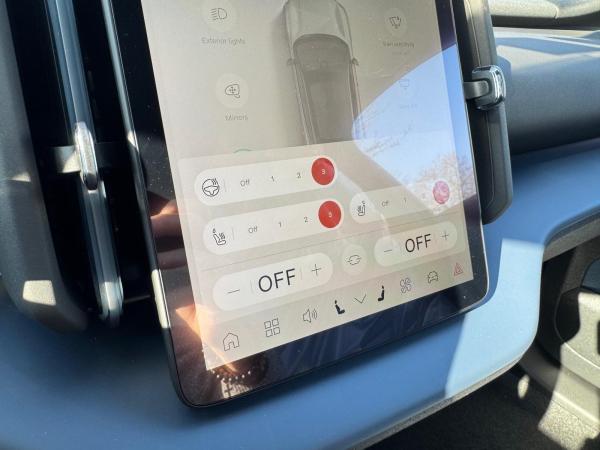 Volvo EX30 Single Motor Extended Range PLUS - Black Edition - Sofort lieferbar!