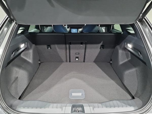 Ford Explorer Select 🔋 BEV ⚡ 77kWh 💥 Magnetic Met. ⚡ Komfort-Paket 💥 AHK schwenkbar ⚡ Wärmepumpe