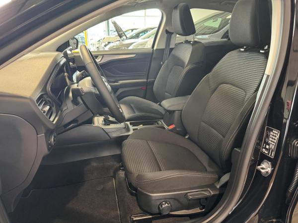 Ford Focus Titanium Edition + Rückfahrkamera+Pano+Navi+LED+Tempomat-adaptiv+Klimaautomatik+Sitzheizung