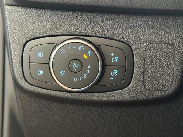 Ford Focus Titanium Edition + Rückfahrkamera+Pano+Navi+LED+Tempomat-adaptiv+Klimaautomatik+Sitzheizung