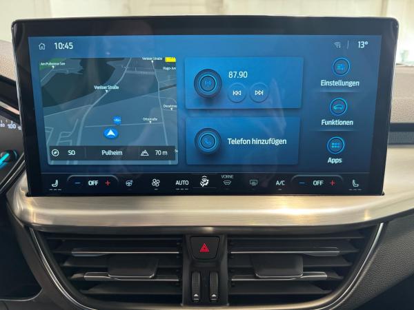 Ford Focus Titanium Edition + Rückfahrkamera+Pano+Navi+LED+Tempomat-adaptiv+Klimaautomatik+Sitzheizung