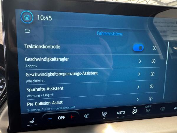 Ford Focus Titanium Edition + Rückfahrkamera+Pano+Navi+LED+Tempomat-adaptiv+Klimaautomatik+Sitzheizung