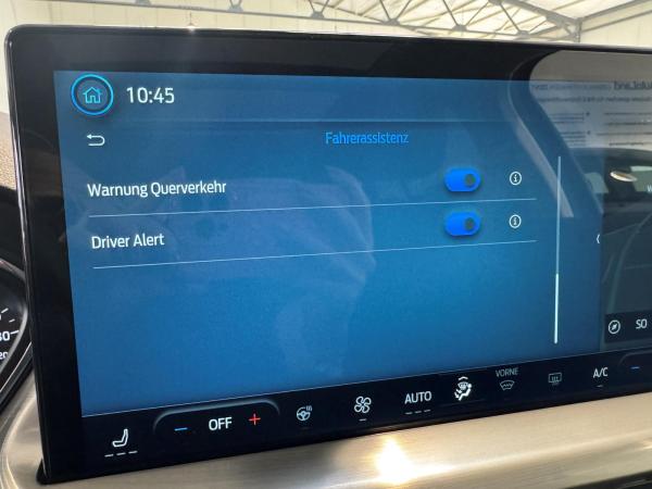 Ford Focus Titanium Edition + Rückfahrkamera+Pano+Navi+LED+Tempomat-adaptiv+Klimaautomatik+Sitzheizung