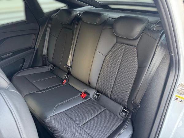 Audi Q4 e-tron Sportback 45 *WINTERRÄDER* 2x S line 360° HUD ACC