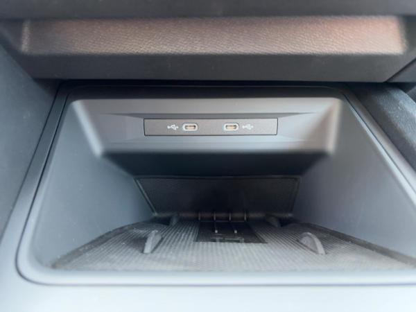 Seat Leon 1.5 eTSI DSG Road Edition #ACC #RFK #Kessy #SHZ