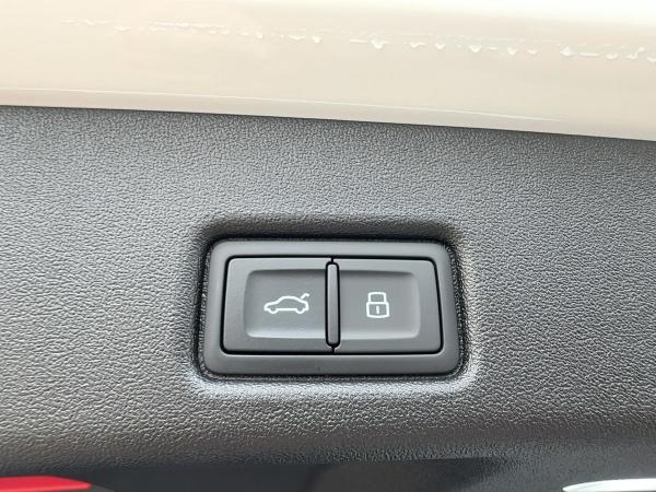 Audi Q5 SUV e-hybrid quattro S tronic Audi Q5 SUV e-hybrid quattro S tronic