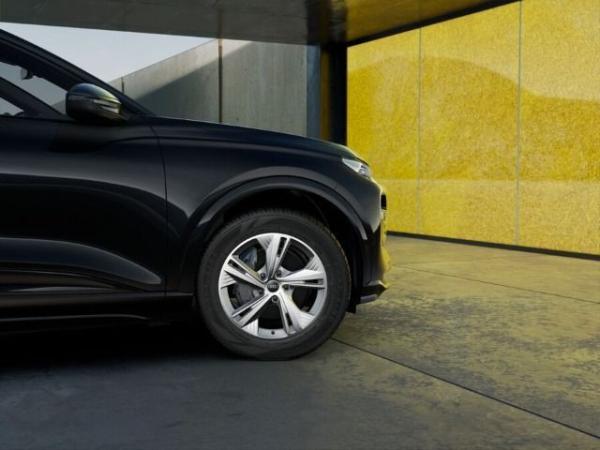 Audi Q6 e-tron SUV LED*AHK*WR*Tech*19Zoll*Sportsitze*