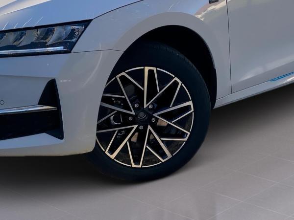 Skoda Octavia Combi Tour 2.0TDI LightA.DSG.NAV.AHK.AMBIENTE.KAM.SignA.SMARTLINK.DAB