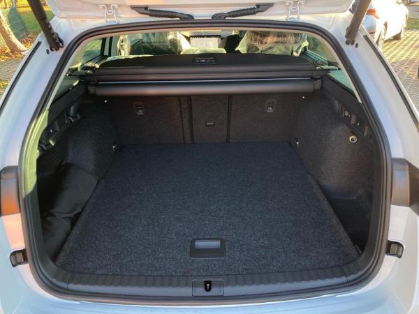 Skoda Octavia Combi Tour 2.0TDI LightA.DSG.NAV.AHK.AMBIENTE.KAM.SignA.SMARTLINK.DAB