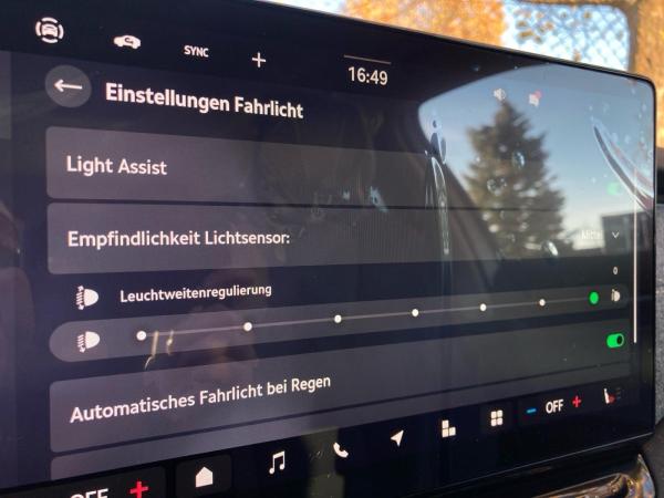 Skoda Octavia Combi Tour 2.0TDI LightA.DSG.NAV.AHK.AMBIENTE.KAM.SignA.SMARTLINK.DAB