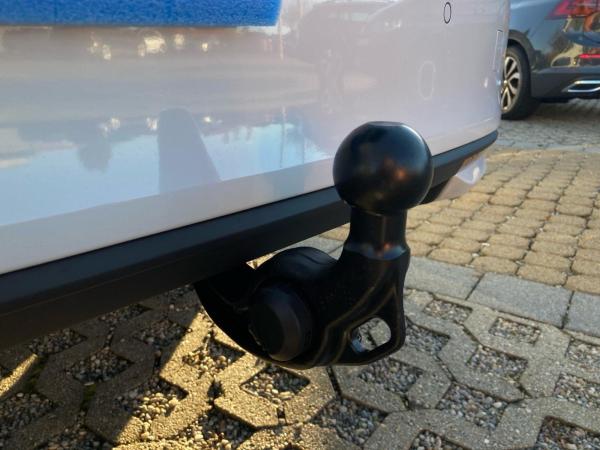 Skoda Octavia Combi Tour 2.0TDI LightA.DSG.NAV.AHK.AMBIENTE.KAM.SignA.SMARTLINK.DAB