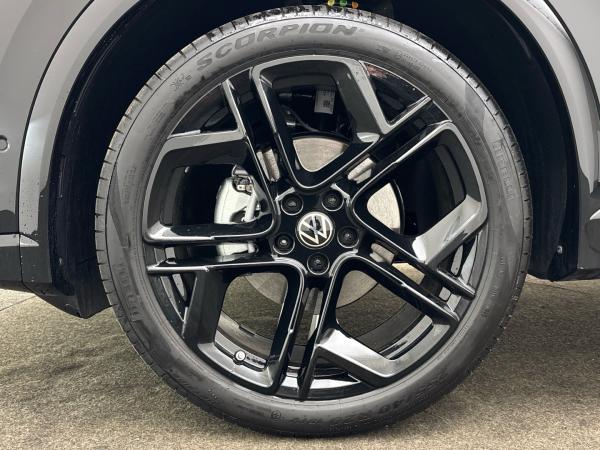 Volkswagen Tiguan R-Line 1.5 eTSI OPF DSG 360° Kamera Navi