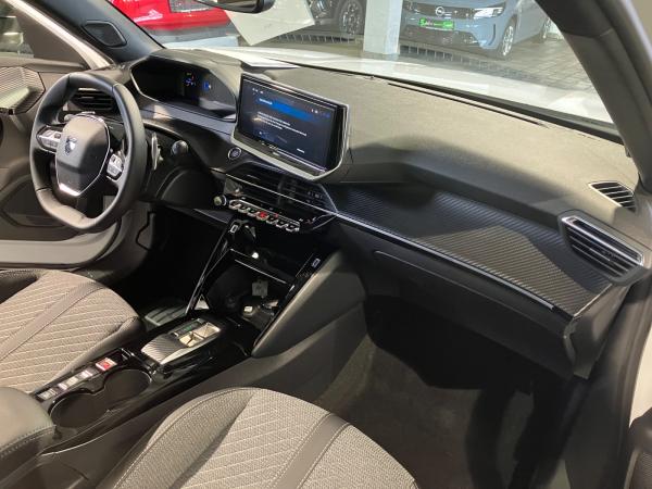 Peugeot 2008 1.2 136 A llure ACC+LED+SHZ+KlimaA+PDC+AUT