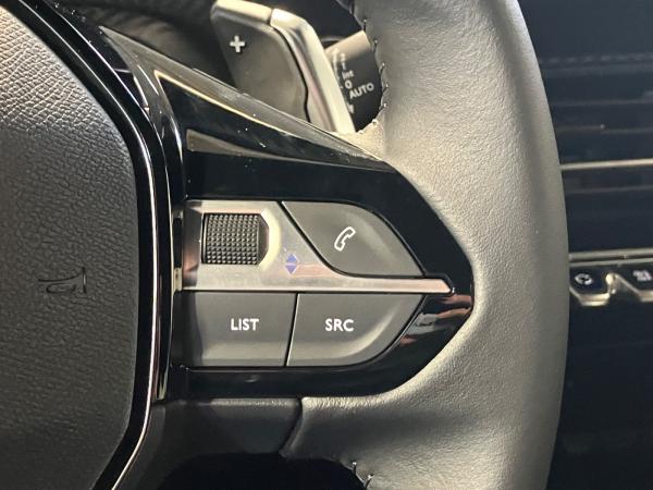 Peugeot 2008 1.2 136 A llure ACC+LED+SHZ+KlimaA+PDC+AUT