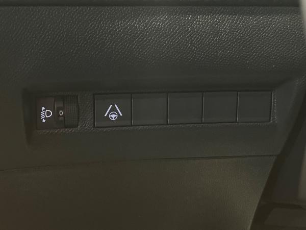 Peugeot 2008 1.2 136 A llure ACC+LED+SHZ+KlimaA+PDC+AUT