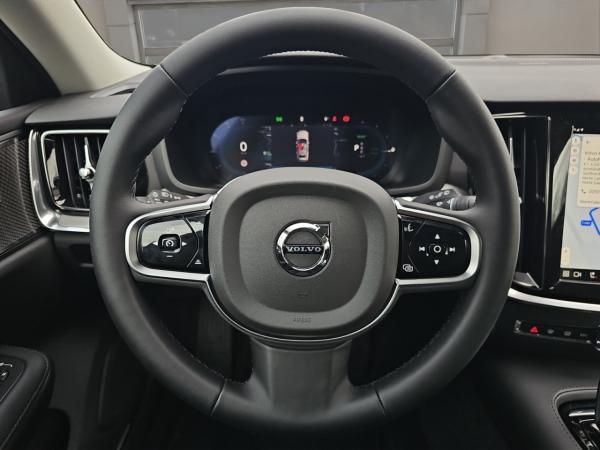 Volvo V60 T8 PLUG-IN PLUS DARK NAVI LED PILOT KAMERA