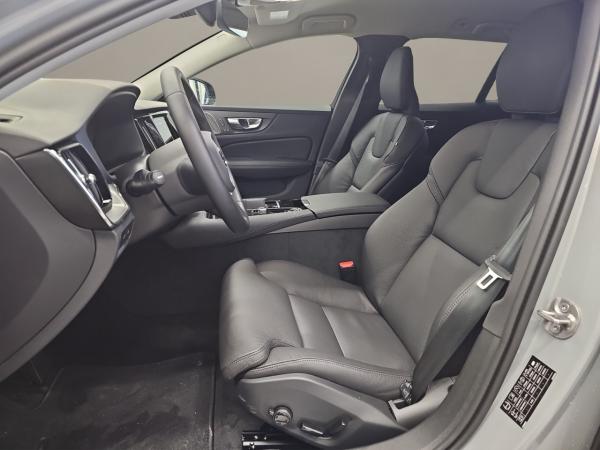 Volvo V60 T8 PLUG-IN PLUS DARK NAVI LED PILOT KAMERA