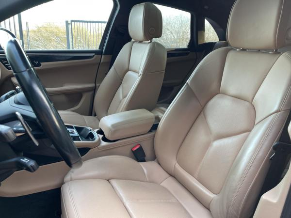 Porsche Macan S