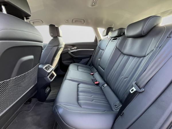 Audi Q8 e-tron 55 MATRIX NAVI REMOTE PARK SITZBELÜFT.