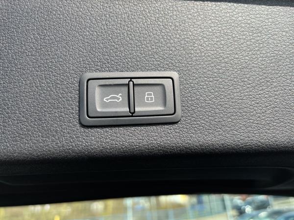 Audi Q8 e-tron 55 MATRIX NAVI REMOTE PARK SITZBELÜFT.