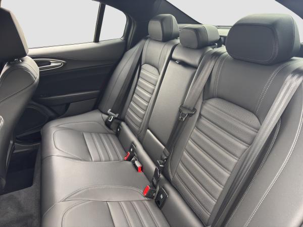 Alfa Romeo Giulia Quadrifoglio 2.9 V6 CARBON AKRAPOVIC