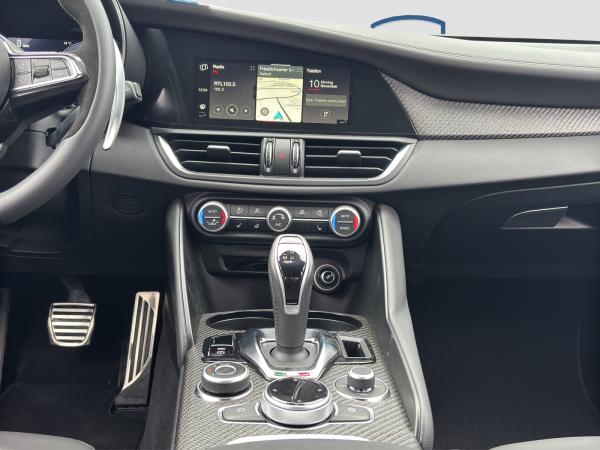 Alfa Romeo Giulia Quadrifoglio 2.9 V6 CARBON AKRAPOVIC