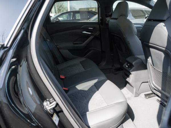 Audi A6 e-tron Avant 	 ACC LED-Plus Navi AHK Pano Luft AR-HuD virtual