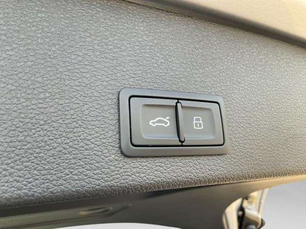 Audi Q2 35 TFSI Advanced S tronic MATRIX AHK ACC KAM