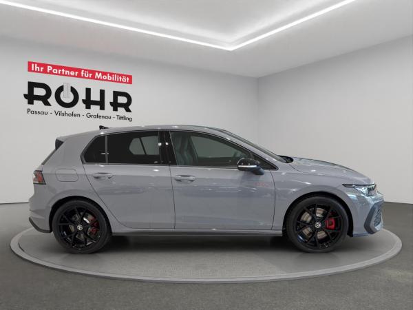 Volkswagen Golf VIII GTI (Garantie 09/2030.AHK.AreaView.BlackStyle.HarmanKardon) 2.0 TSI DSG