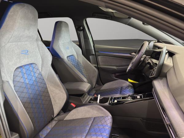 Volkswagen Golf VIII R Black Edition (Kamera.HarmanKardon.Navi) 2.0l TSI DSG 4M