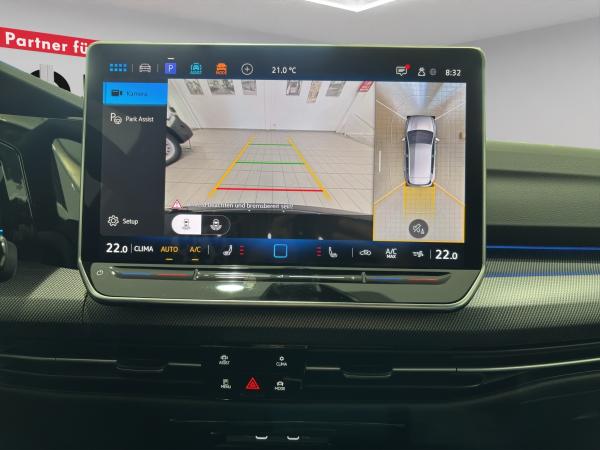 Volkswagen Golf VIII R Black Edition (Kamera.HarmanKardon.Navi) 2.0l TSI DSG 4M