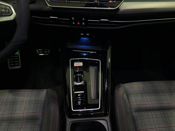 Volkswagen Golf VIII GTI (Garantie 09/2030.AHK.AreaView.BlackStyle.HarmanKardon) 2.0 TSI DSG