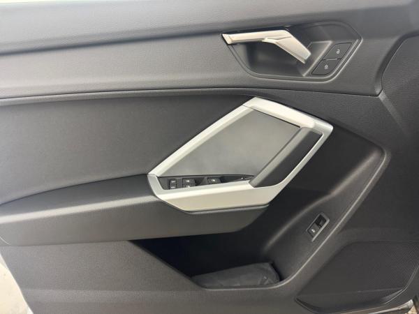 Audi Q3 ACC MMI SITZH AHK LED