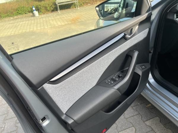 Skoda Octavia Combi 2.0 TDI DSG Balance ACC AHK Nav HUD