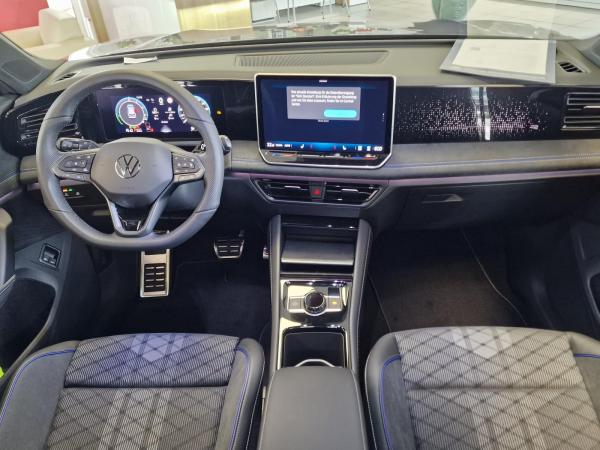 Volkswagen Tiguan R-LINE|BLACK STYLE|CAM|AAC|IQ-DRIVE|MATRIX|