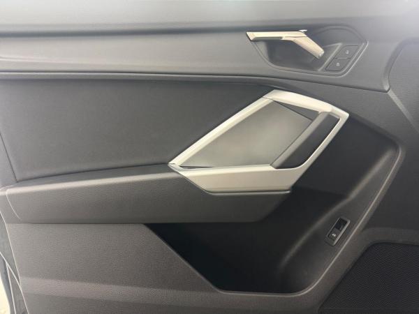 Audi Q3 ACC MMI SITZH AHK LED