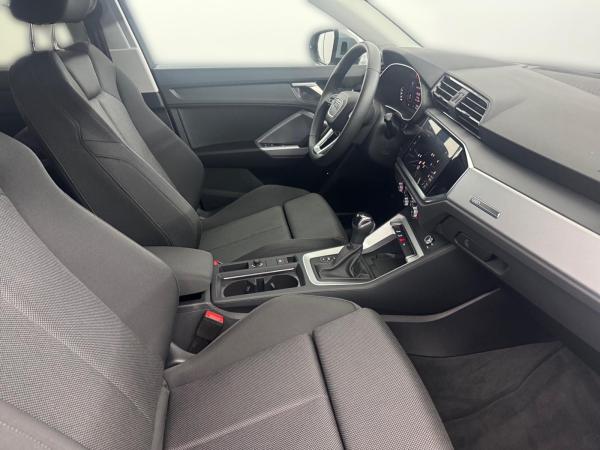 Audi Q3 ACC MMI SITZH AHK LED