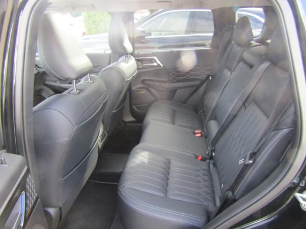 Mitsubishi Outlander Plug-in Hybrid 2.4 Top MJ 25 4WD NAVI LED SHZ ACC RFK FSE SD PDC LRHZ