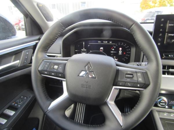 Mitsubishi Outlander Plug-in Hybrid 2.4 Top MJ 25 4WD NAVI LED SHZ ACC RFK FSE SD PDC LRHZ