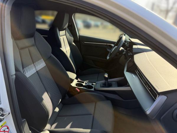 Audi A3 Limousine S line 30 TDI LED AHK Klima+ Business Optikp. schw.