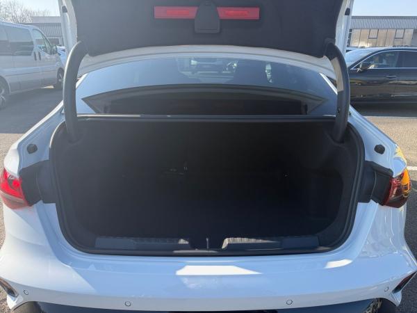 Audi A3 Limousine S line 30 TDI LED AHK Klima+ Business Optikp. schw.