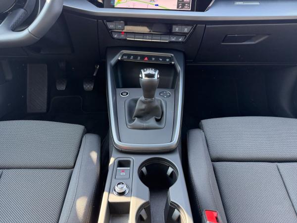 Audi A3 Limousine S line 30 TDI LED AHK Klima+ Business Optikp. schw.